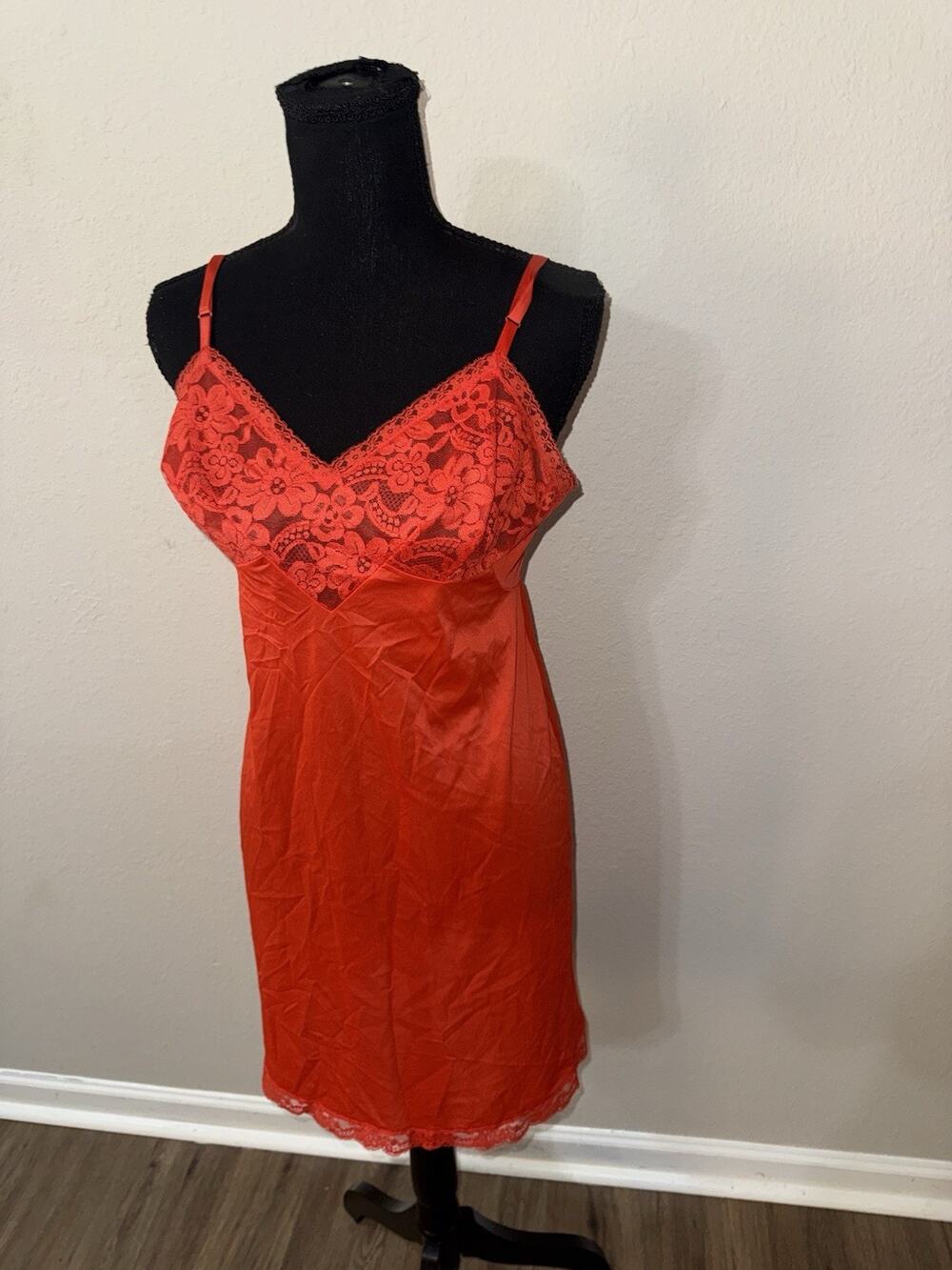 VTG Vanity Fair Small Red/Orange Lace Trim Full Slip Dress Gown Spaghetti Strap